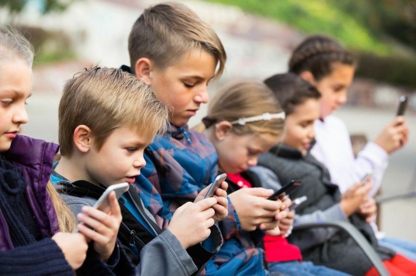 Mobilieji mokyklose: drausti, o gal ugdyti naudojimo kultūrą?